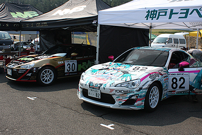 ADVAN Racing RZを装着している2台