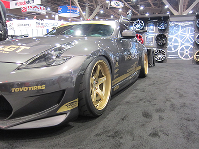 ADVAN Racing GTを装着したRAV Spec 370Z