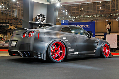 HKS R35 GTR + ADVAN Racing R6